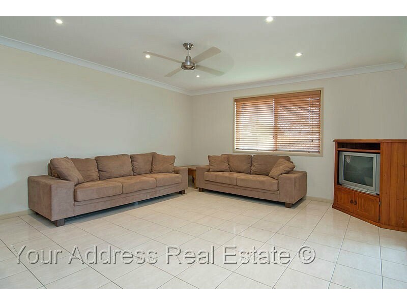 8 Gingko Crescent, Regents Park QLD 4118