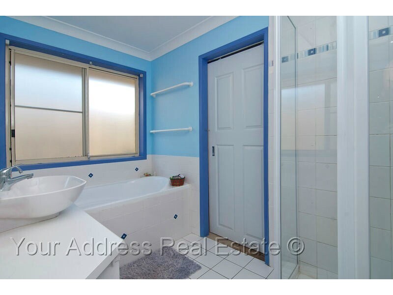 6 Ibrox Court, Regents Park QLD 4118