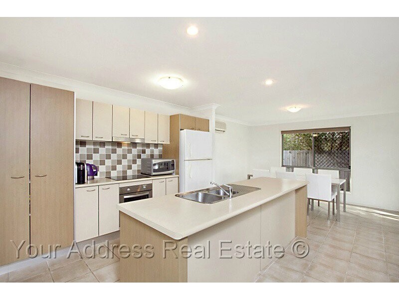 24 Paul Drive, Regents Park QLD 4118