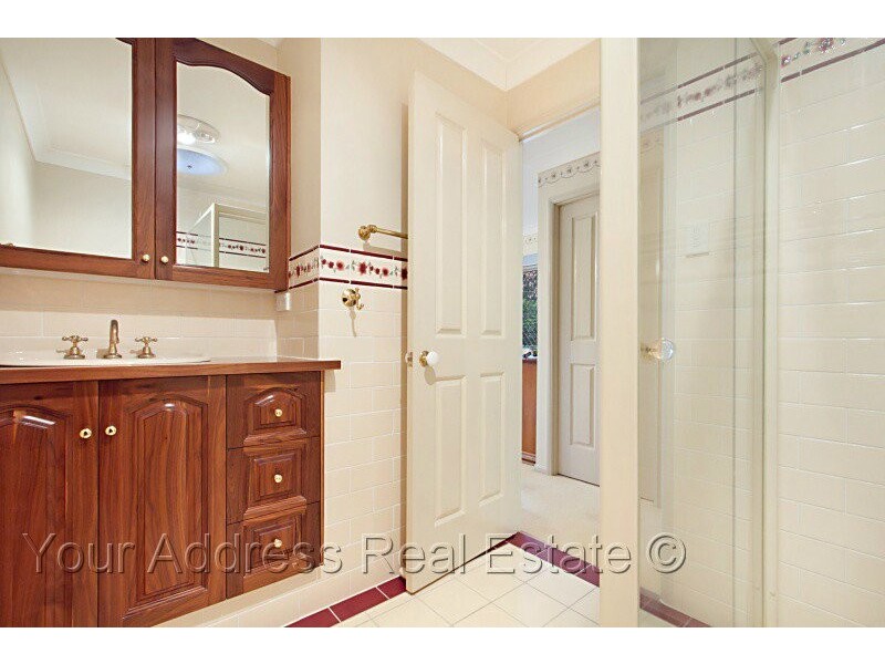 3 Mandeville Place, Regents Park QLD 4118