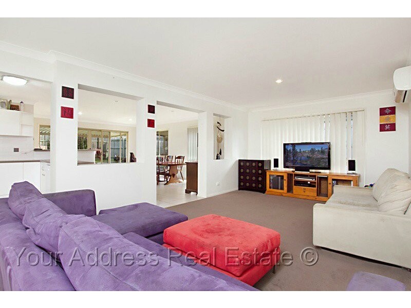 14 Charlton Place, Regents Park QLD 4118