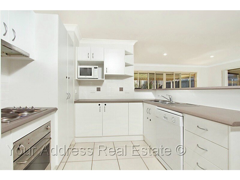 14 Charlton Place, Regents Park QLD 4118