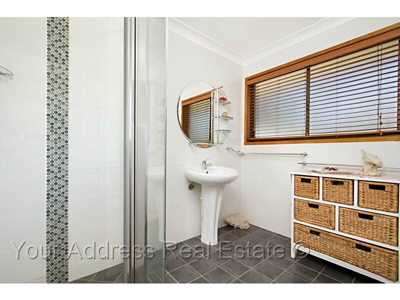 2 Cygnus Court, Regents Park QLD 4118