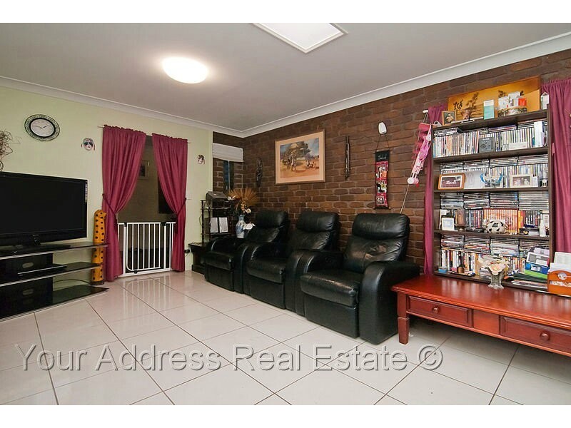 4 Semley Street, Hillcrest QLD 4118