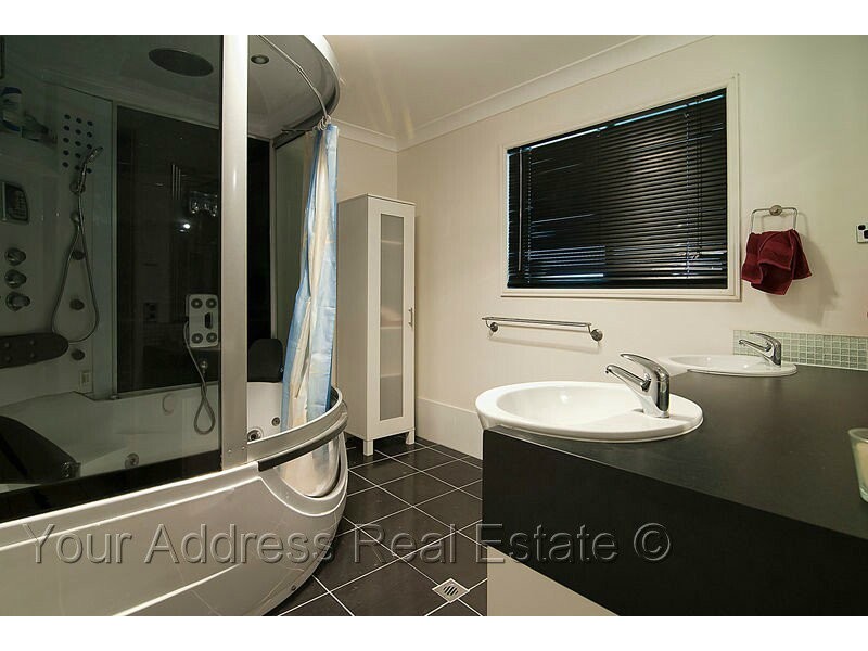 114-116 Merluna Road, Park Ridge South QLD 4125