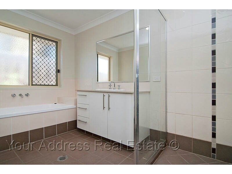 18 Chaka Street, Hillcrest QLD 4118