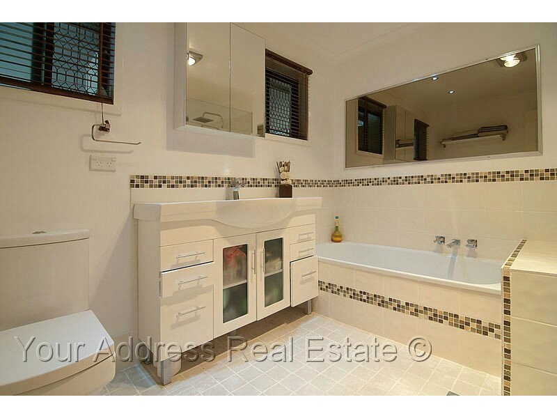 9 Brett Avenue, Browns Plains QLD 4118