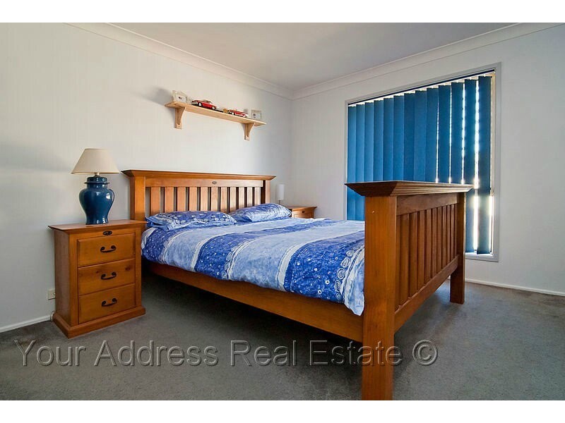 17 Westwood Drive, Hillcrest QLD 4118