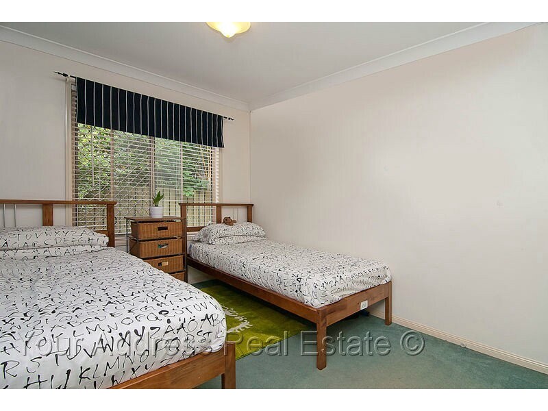 7 Butia Close, Regents Park QLD 4118