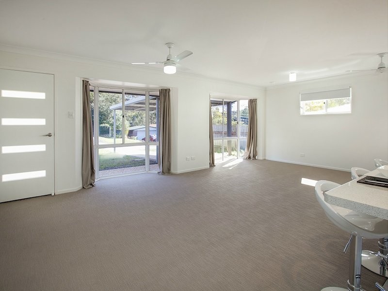 21 Pine Street, Hillcrest QLD 4118