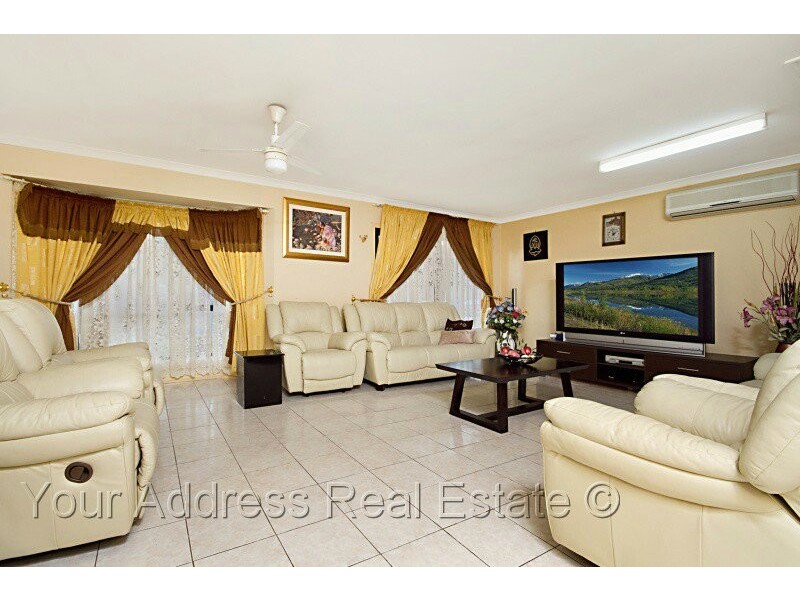22 Paddies Crescent, Crestmead QLD 4132