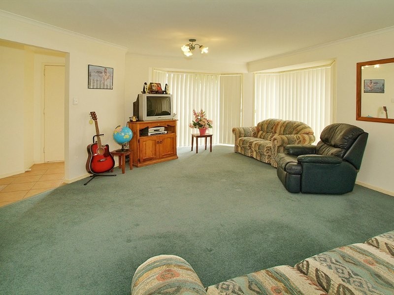 82 Solandra Cct, Regents Park QLD 4118