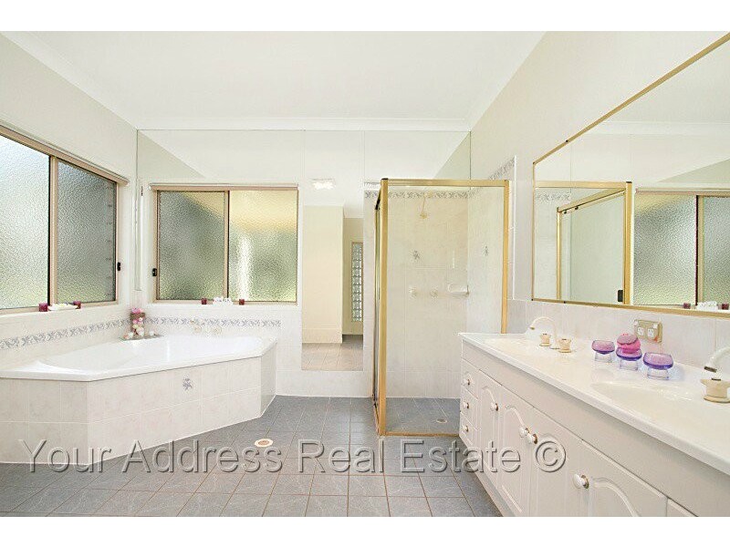 2 Silvereye Crescent, Greenbank QLD 4124