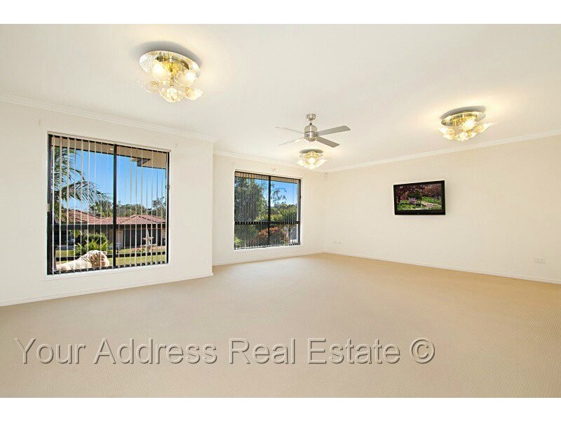 24 Glenelg Place, Parkinson QLD 4115