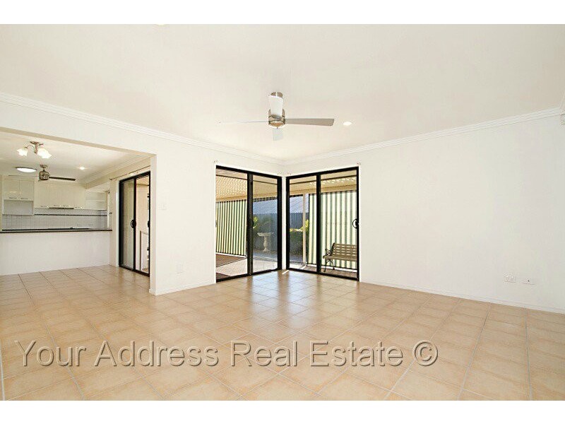 24 Glenelg Place, Parkinson QLD 4115