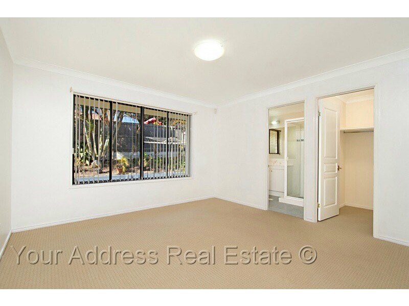 24 Glenelg Place, Parkinson QLD 4115