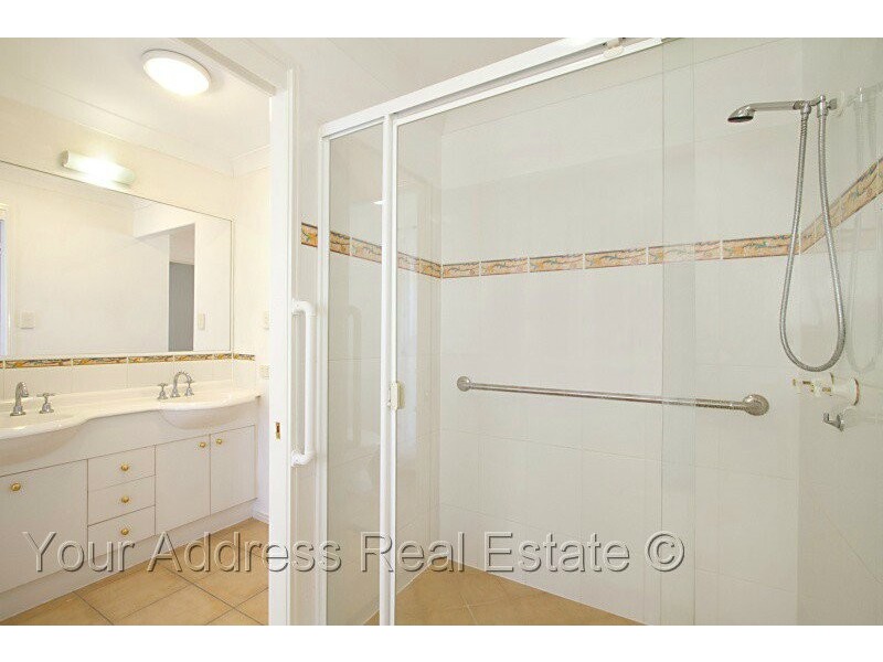 24 Glenelg Place, Parkinson QLD 4115