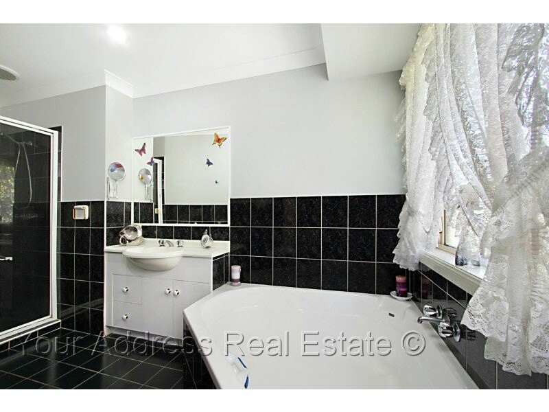 14 Frankenia Court, Regents Park QLD 4118