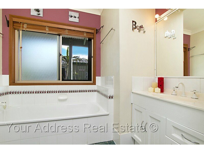 100 Merluna Road, Park Ridge South QLD 4125