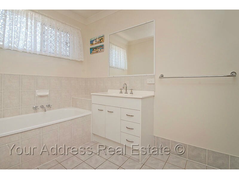 12 Gleditsia Close, Regents Park QLD 4118