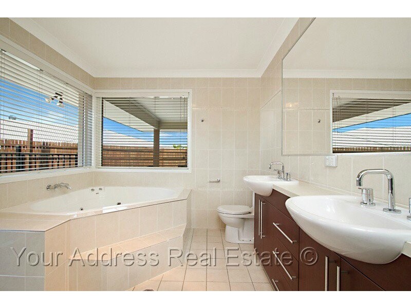 23 Glenelg Place, Parkinson QLD 4115