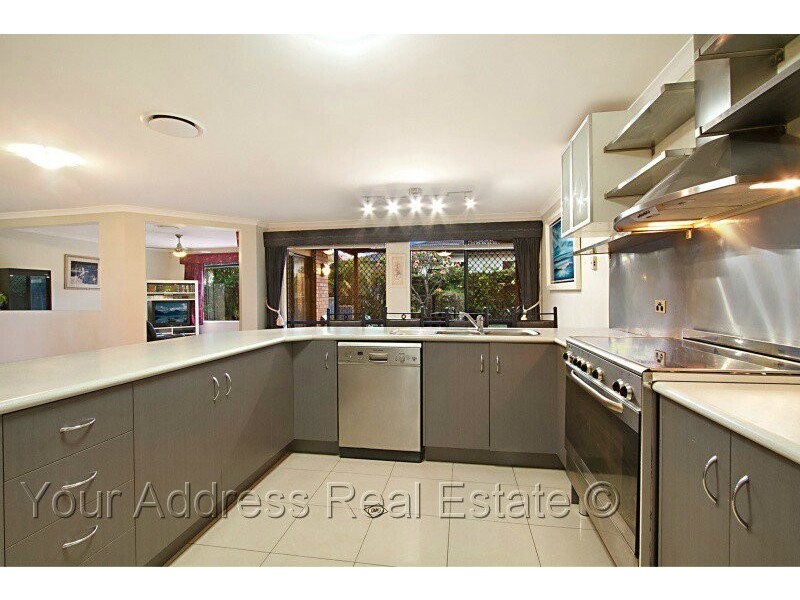 9 Maryland Drive, Regents Park QLD 4118