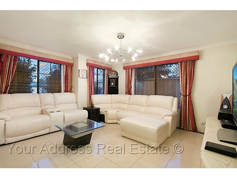 9 Maryland Drive, Regents Park QLD 4118