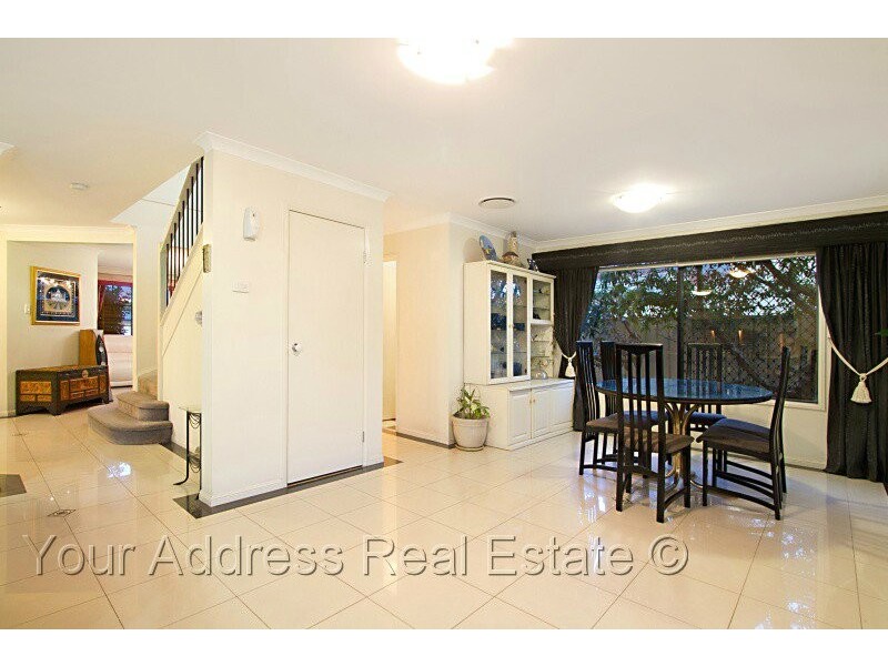 9 Maryland Drive, Regents Park QLD 4118