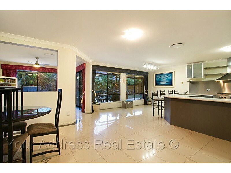 9 Maryland Drive, Regents Park QLD 4118