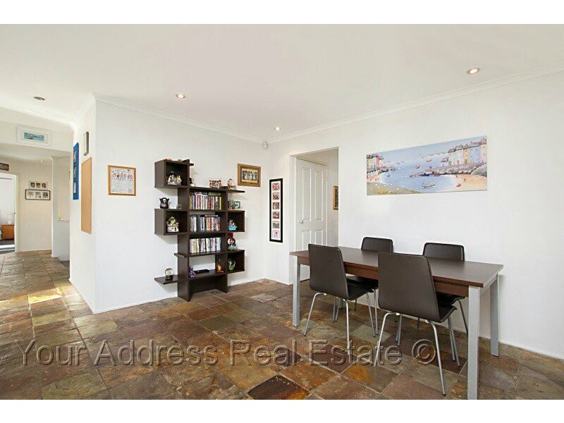 16 Virosa Court, Regents Park QLD 4118