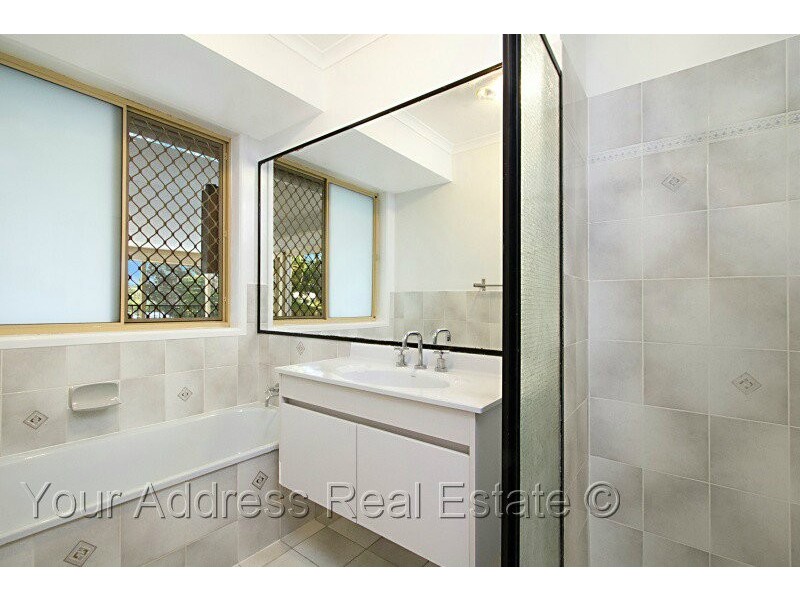 16 Virosa Court, Regents Park QLD 4118