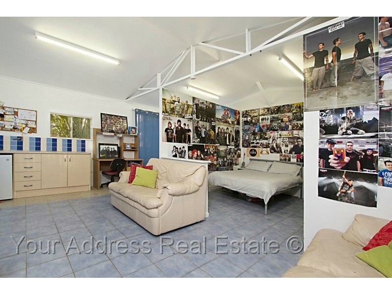 16 Virosa Court, Regents Park QLD 4118