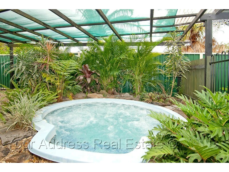 4 Hoop Street, Hillcrest QLD 4118