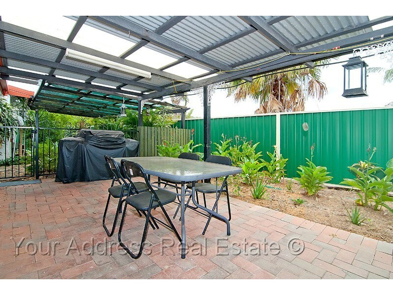 4 Hoop Street, Hillcrest QLD 4118