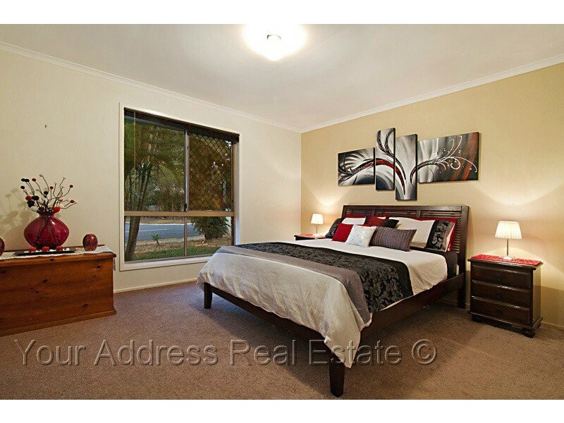 10 Federation Drive, Hillcrest QLD 4118