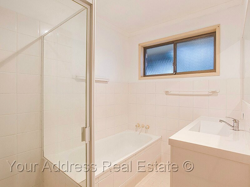 18 Vergulde Road, Regents Park QLD 4118