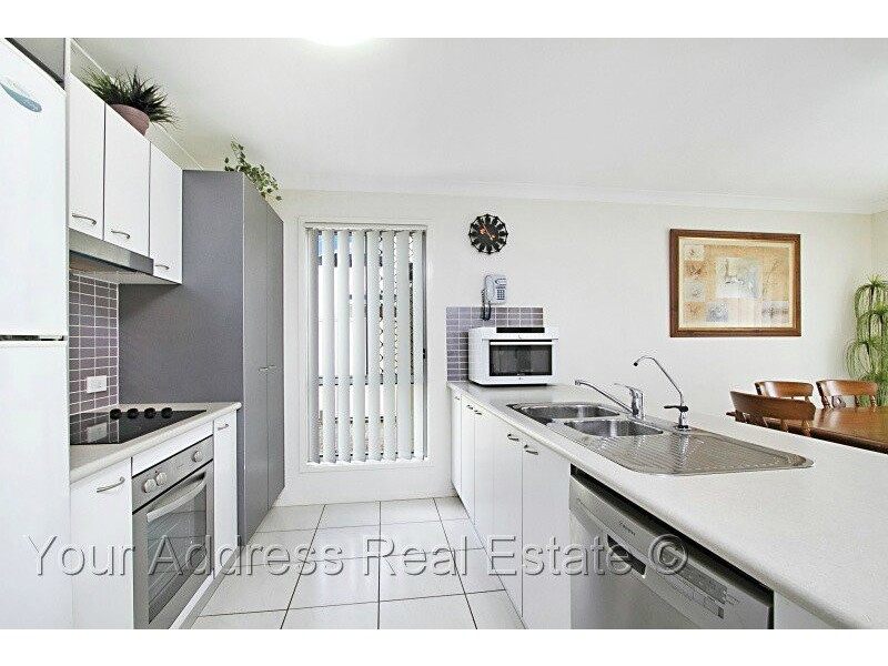 16 Maryland Drive, Regents Park QLD 4118