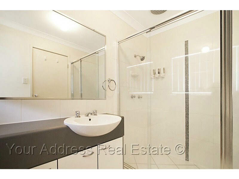 16 Maryland Drive, Regents Park QLD 4118