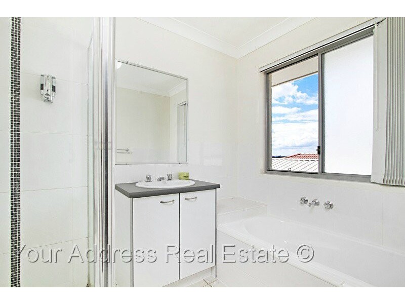 16 Maryland Drive, Regents Park QLD 4118