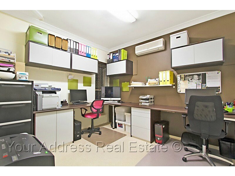 27 Merluna Road, Park Ridge South QLD 4125