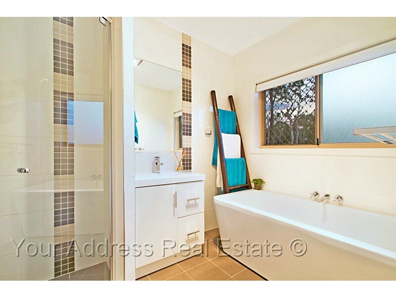 27 Merluna Road, Park Ridge South QLD 4125