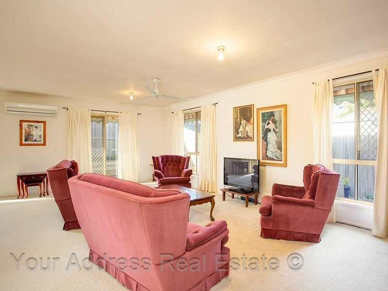 8 Paroo Place, Hillcrest QLD 4118