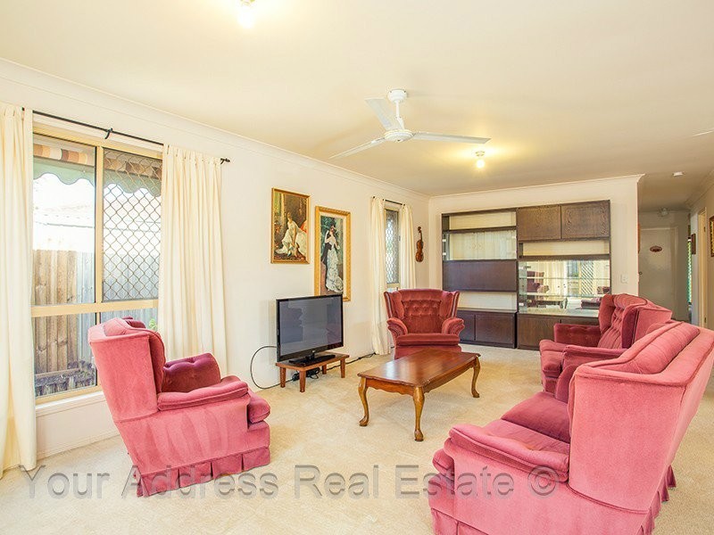 8 Paroo Place, Hillcrest QLD 4118