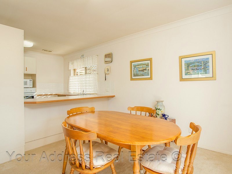 8 Paroo Place, Hillcrest QLD 4118