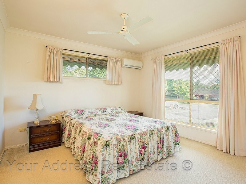 8 Paroo Place, Hillcrest QLD 4118