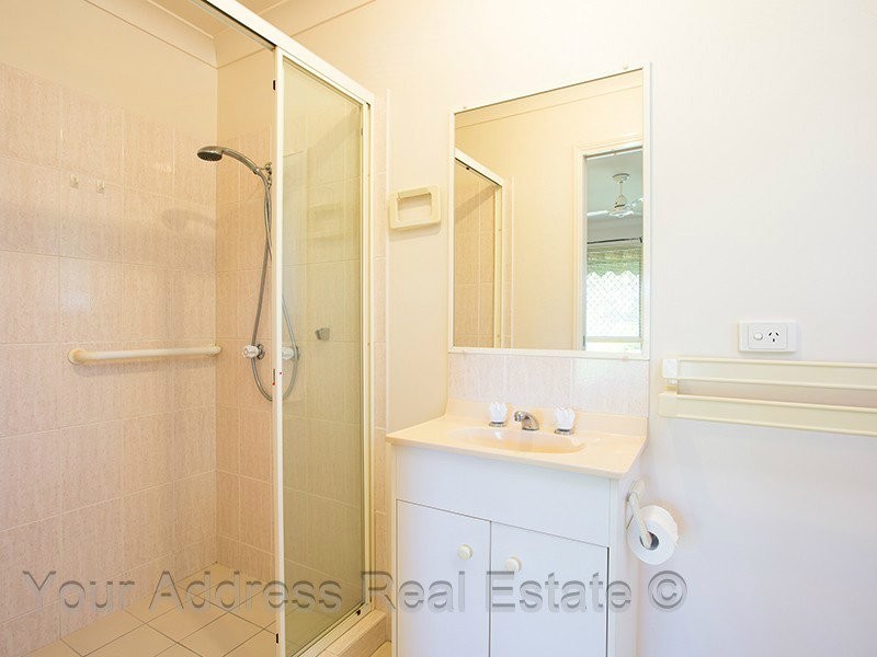 8 Paroo Place, Hillcrest QLD 4118