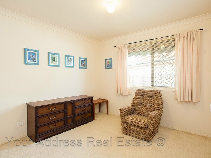 8 Paroo Place, Hillcrest QLD 4118