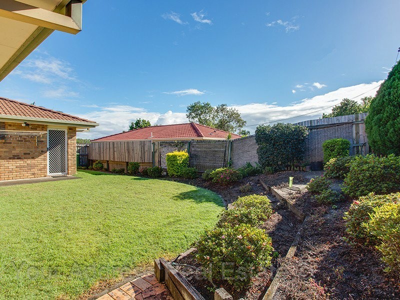 8 Paroo Place, Hillcrest QLD 4118