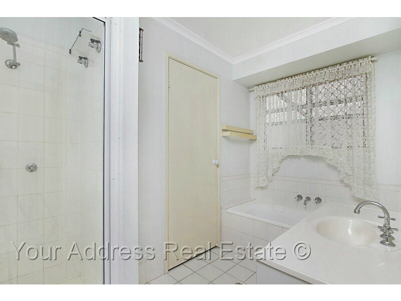 8 Lucida Court, Regents Park QLD 4118