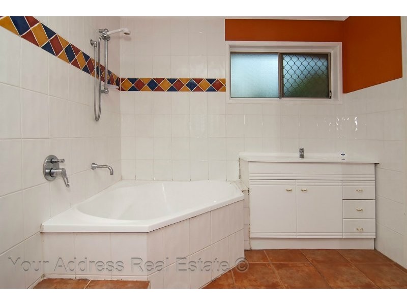 3 Conifer Street, Hillcrest QLD 4118